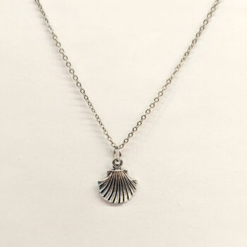 Antique Silver Scallop Shell Vintage Style Necklace - Image 4