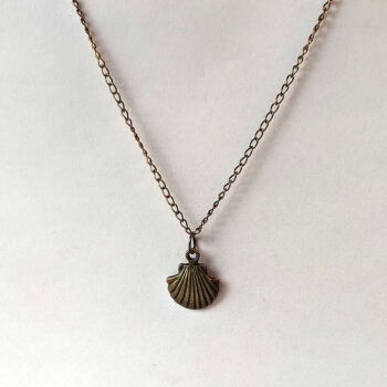 Antique Bronze Scallop Shell Vintage Style Necklace - Image 4