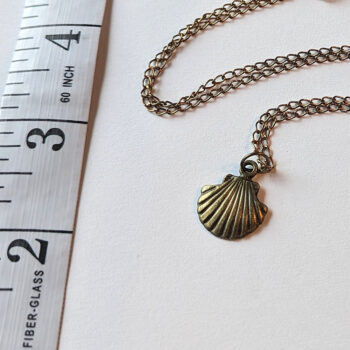 Antique Bronze Scallop Shell Vintage Style Necklace - Image 3