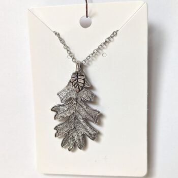 Antique Silver Intricate Oak Leaf Vintage Style Necklace - Image 5