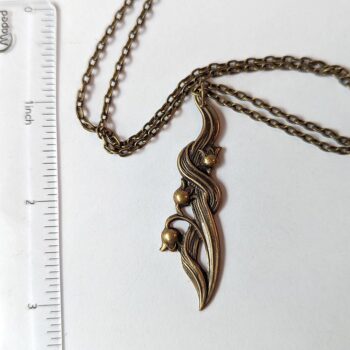 Antique Bronze Lily Flowers Vintage Style Necklace - Image 2