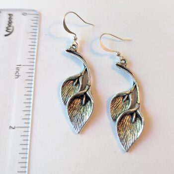 Antique Silver Calla Lily Flower Vintage Style Earrings - Image 2