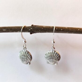 Antique Silver Scallop Shell Vintage Style Earrings - Image 3