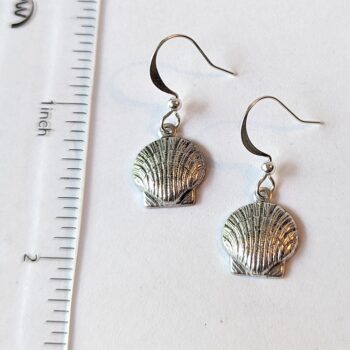 Antique Silver Scallop Shell Vintage Style Earrings - Image 2