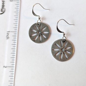 Daisy Disk Flower Charm Antique Silver Vintage Style Earrings - Image 2