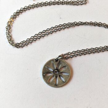 Antique Silver Daisy Disk Flower Vintage Style Necklace - Image 2