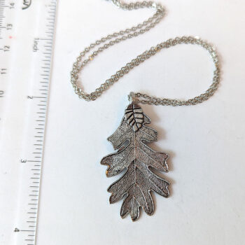 Antique Silver Intricate Oak Leaf Vintage Style Necklace - Image 3