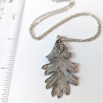 Antique Silver Intricate Oak Leaf Vintage Style Necklace - Image 2