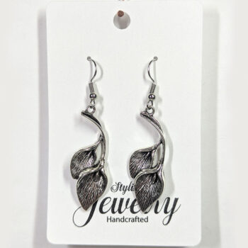 Antique Silver Calla Lily Flower Vintage Style Earrings - Image 4