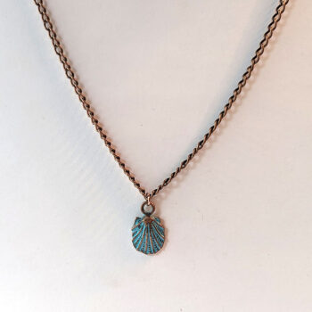 Antique Bronze Patina Scallop Shell Vintage Style Necklace - Image 4