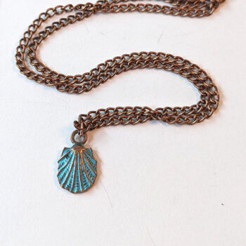 Antique Bronze Patina Scallop Shell Vintage Style Necklace - Image 3