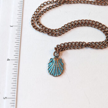 Antique Bronze Patina Scallop Shell Vintage Style Necklace - Image 2