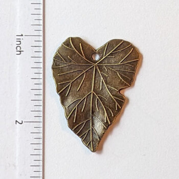 Detailed Leaf Pendant Antique Bronze - Image 2