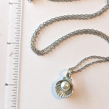 Antique Silver Scallop Shell With Pearl Necklace - Image 2