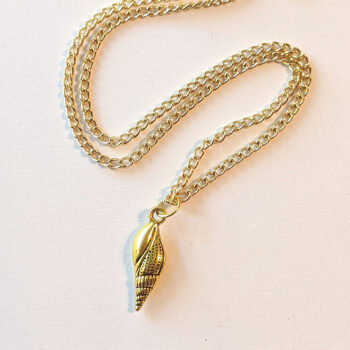 Antique Gold Tulip Shell Vintage Style Necklace - Image 2