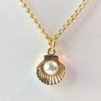 Gold Scallop Shell With Pearl Necklace