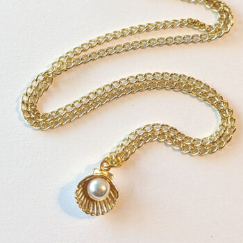 Gold Scallop Shell With Pearl Necklace - Image 2