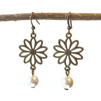 Antique Bronze Hollow Daisy Flower Earrings with Pearl