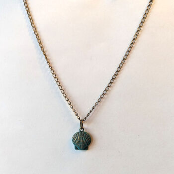 Antique Bronze Patina Scallop Shell Vintage Style Necklace - Image 4