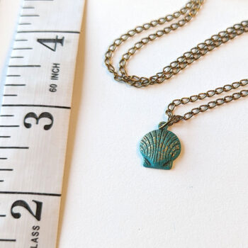 Antique Bronze Patina Scallop Shell Vintage Style Necklace - Image 3