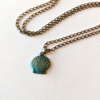 Antique Bronze Patina Scallop Shell Vintage Style Necklace - Image 2