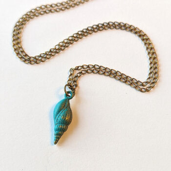 Antique Bronze Patina Tulip Shell Vintage Style Necklace - Image 2