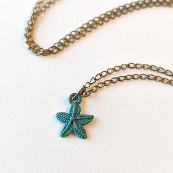 Antique Bronze Patina Starfish Sea life Vintage Style Necklace - Image 2