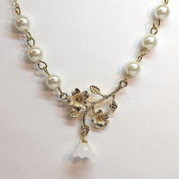 Gold Flowers White Pearl Beads Necklace - Image 4