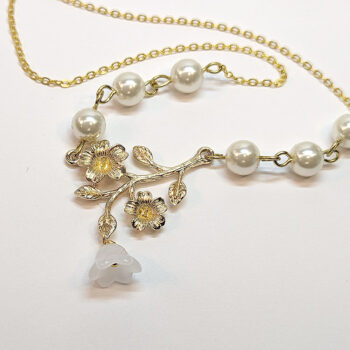 Gold Flowers White Pearl Beads Necklace - Image 2