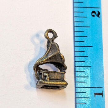 Old Fashioned Gramophone Music Player Charm Antique Bronze - Image 5