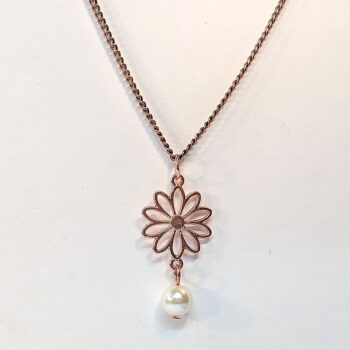 Rose Gold Hollow Daisy Flower With Pearl Necklace - Image 4