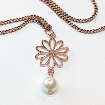 Rose Gold Hollow Daisy Flower With Pearl Necklace - Image 3