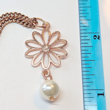 Rose Gold Hollow Daisy Flower With Pearl Necklace - Image 2