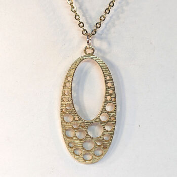 KC Gold Large Oval Vintage Style Necklace - Image 4