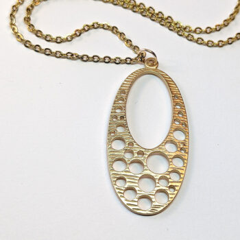 KC Gold Large Oval Vintage Style Necklace - Image 5