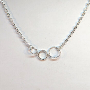 Modern Style Linked Hoop Shapes Silver Pendant Necklace - Image 3