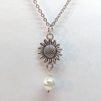 Antique Silver Small Daisy Flower With Pearl Necklace - Image 4