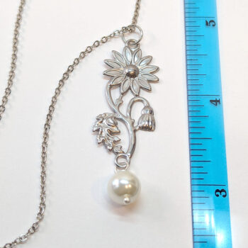 Silver Daisy Flower With Pearl Necklace - Image 2