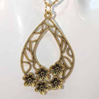 Antique Gold Teardrop with Flowers Vintage Style Necklace - Image 3