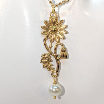 Gold Daisy Flower With Pearl Necklace - Image 3