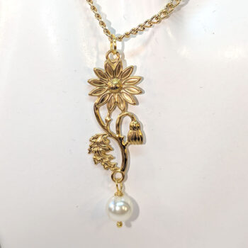 Gold Daisy Flower With Pearl Necklace