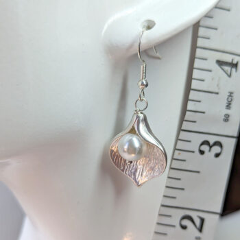 Silver Cally Lily Flower With White Pearl Earrings - Image 3