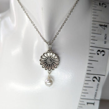 Antique Silver Solid Daisy Flower With Pearl Necklace - Image 4