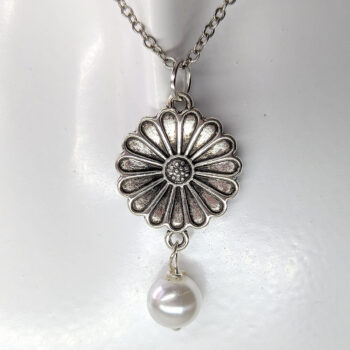 Antique Silver Solid Daisy Flower With Pearl Necklace - Image 6