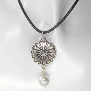 Antique Silver Solid Daisy Flower With Pearl Necklace - Image 2