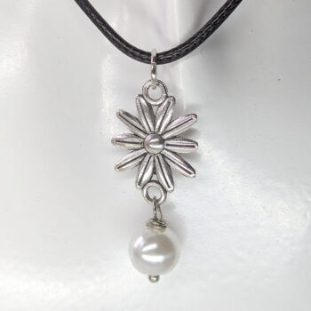 Antique Silver Dainty Daisy Flower With Pearl Necklace - Image 5