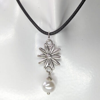 Antique Silver Dainty Daisy Flower With Pearl Necklace - Image 4