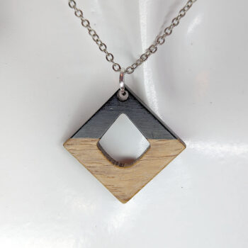 Black Resin Wood Hollow Diamond Necklace - Image 5