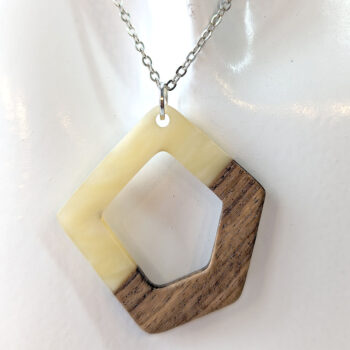 White Resin Wood Hollow Irregular Diamond Necklace - Image 4