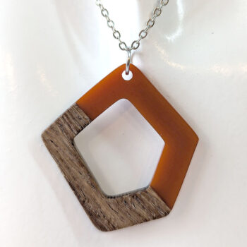 Red Resin Wood Hollow Irregular Diamond Necklace - Image 3